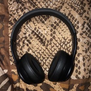 Beats solo3 wireless headphones